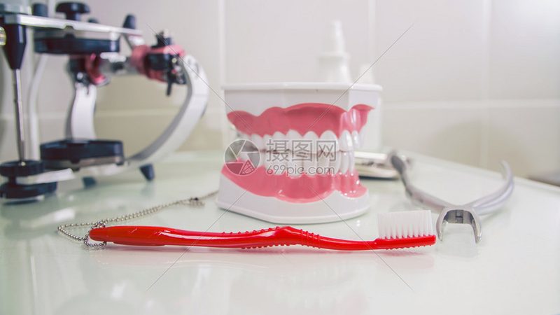 全瓷牙与烤瓷牙：揭秘崩瓷背后的真相