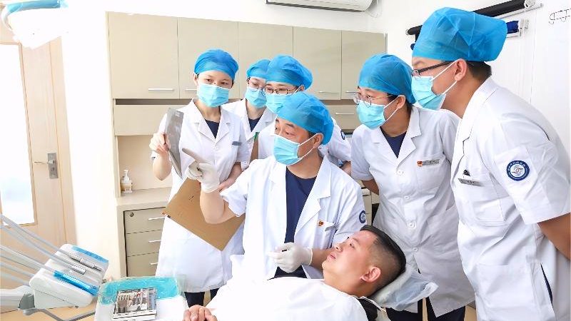 深圳成人牙齿矫正费用明细，这些因素你了解吗？**
